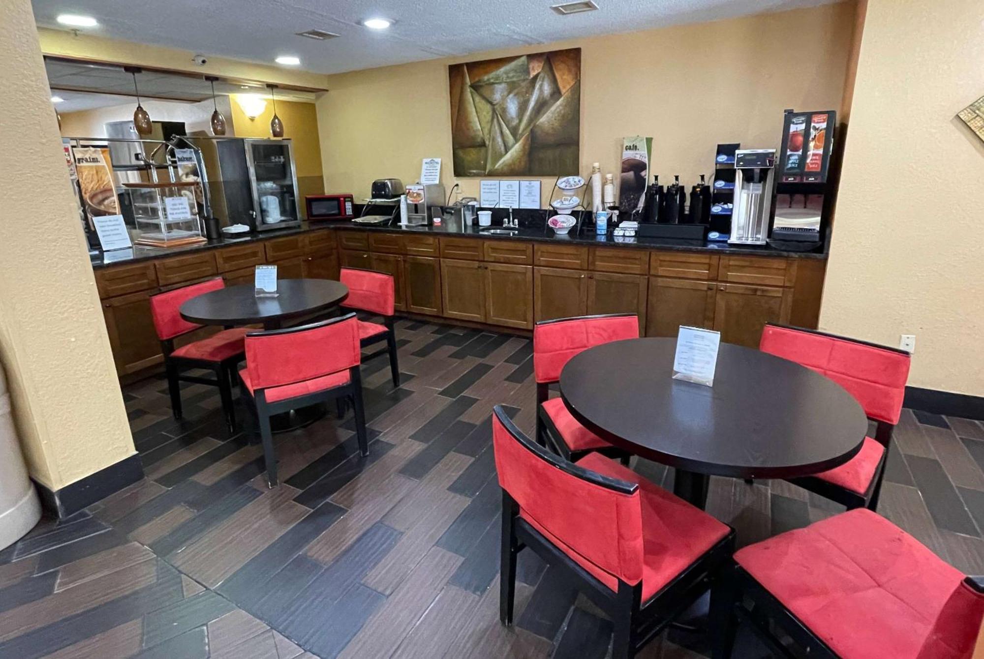 Microtel Inn & Suites Newport News Exterior photo