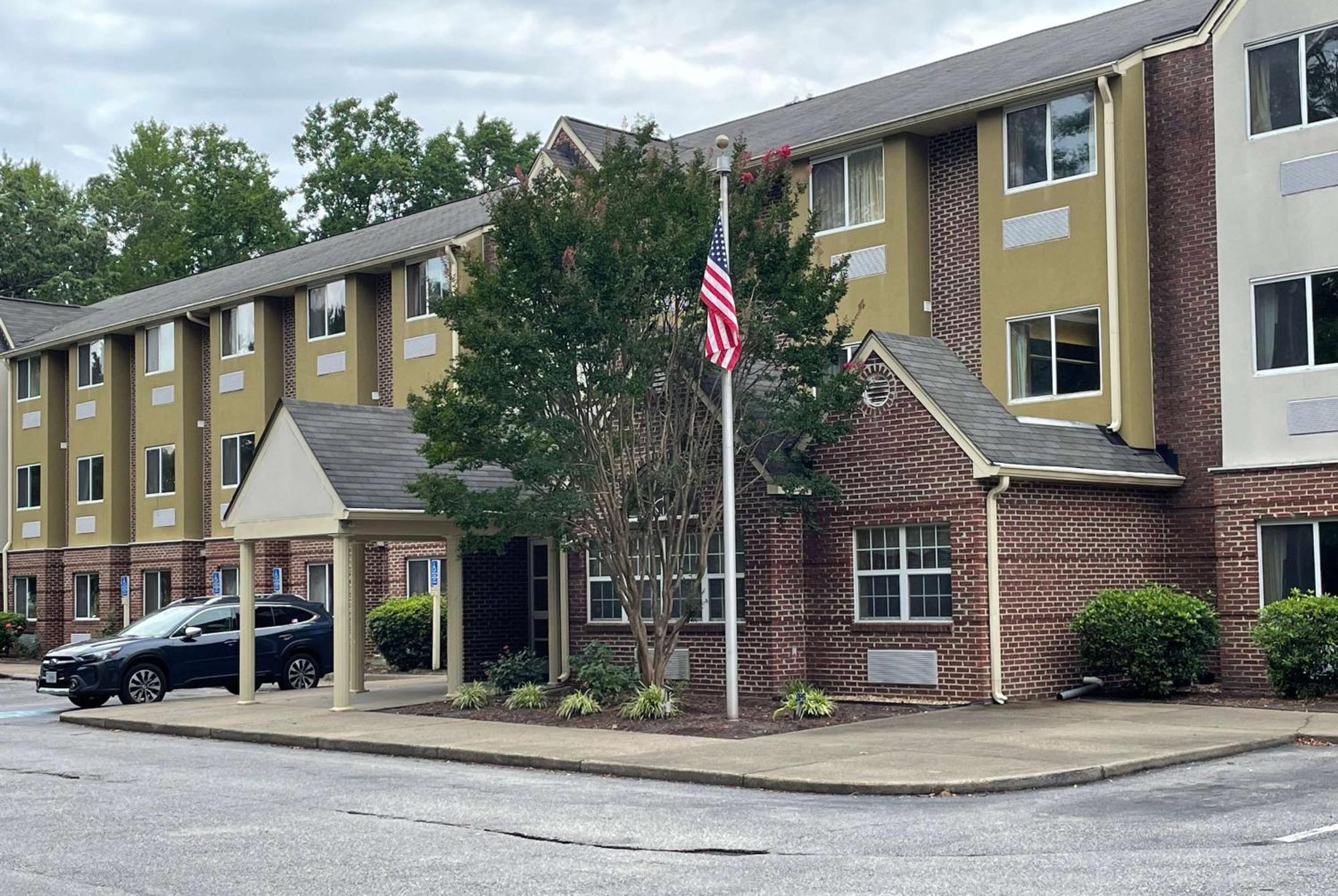 Microtel Inn & Suites Newport News Exterior photo