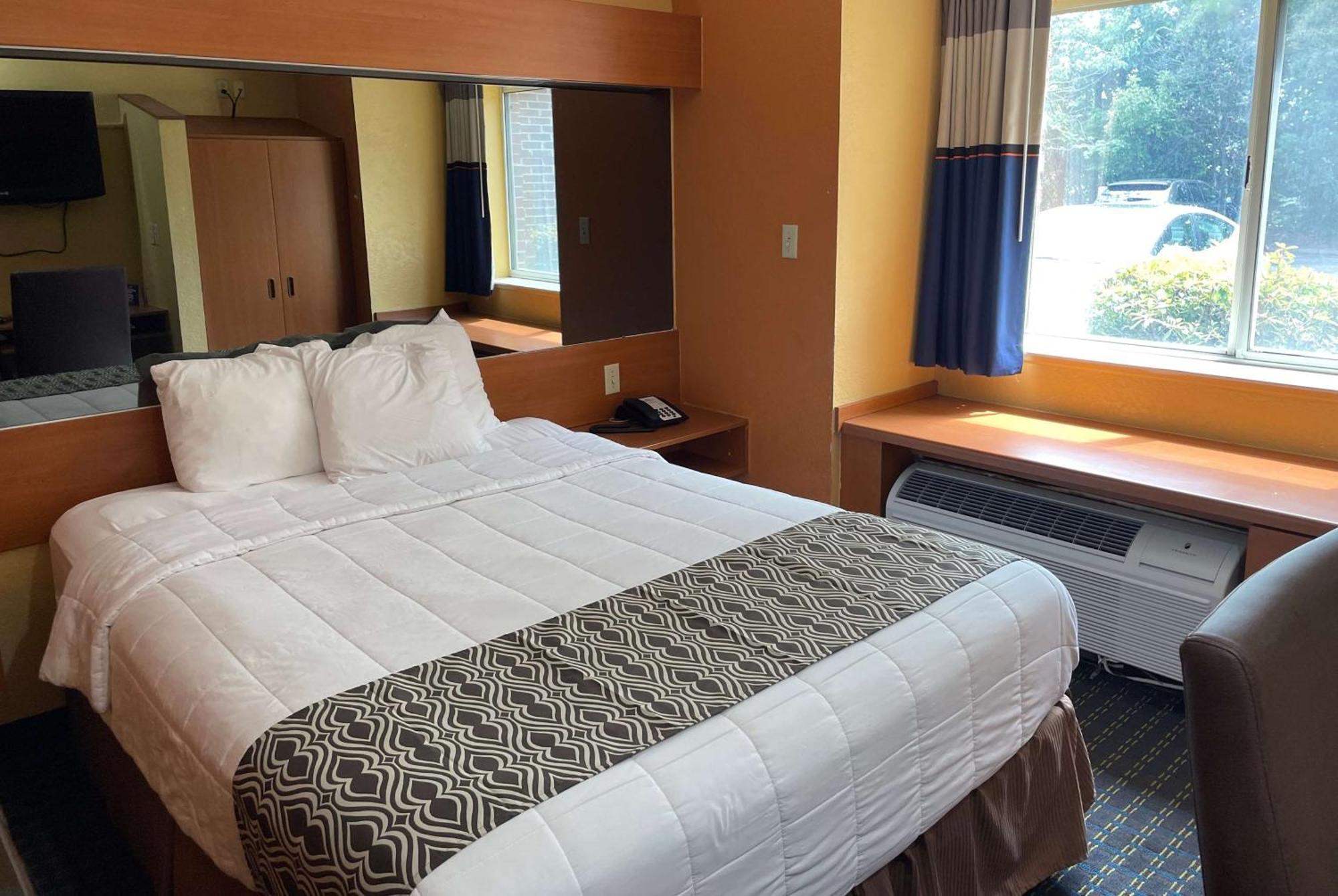 Microtel Inn & Suites Newport News Exterior photo